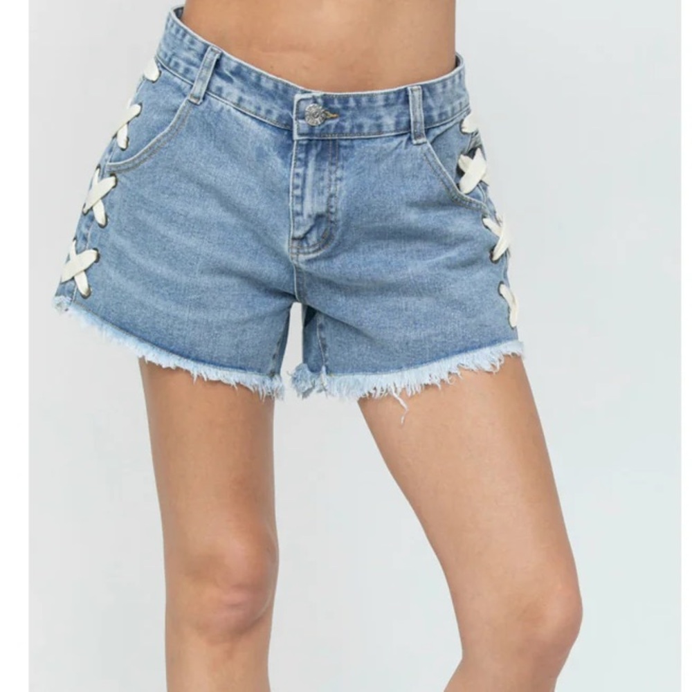 Vocal Side Lace Up Jean Side Lace Up Shorts Size Large in Excellent Condition